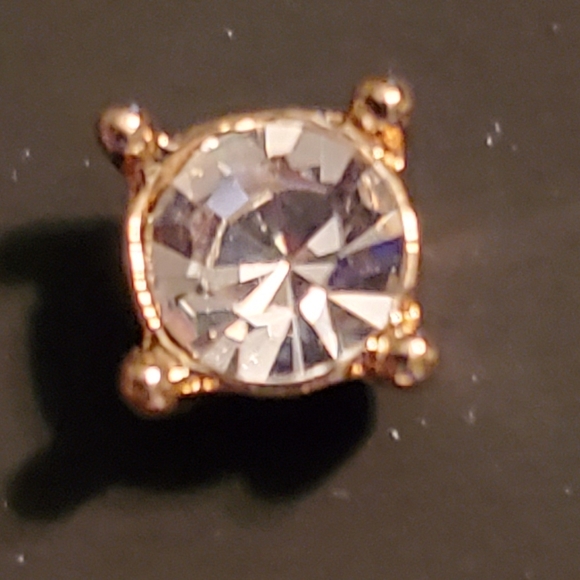 Guess Earrings - Picture 5 of 6